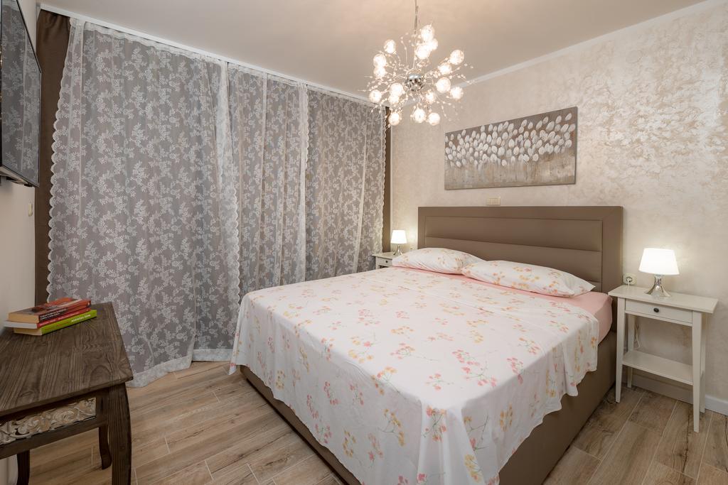 Superb Beachfront Luxury Seaview With Private Beach Milna  Buitenkant foto