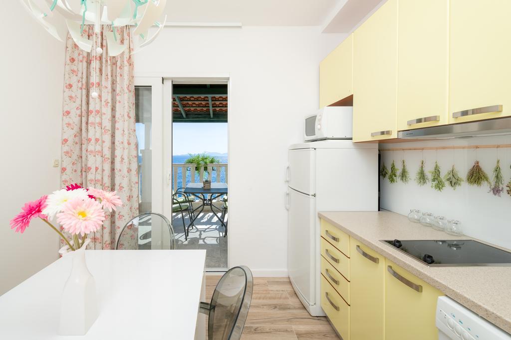 Superb Beachfront Luxury Seaview With Private Beach Milna  Buitenkant foto