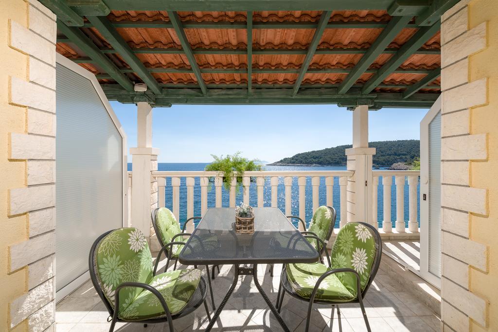 Superb Beachfront Luxury Seaview With Private Beach Milna  Buitenkant foto