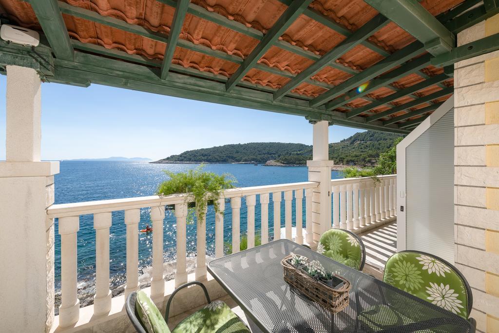 Superb Beachfront Luxury Seaview With Private Beach Milna  Buitenkant foto