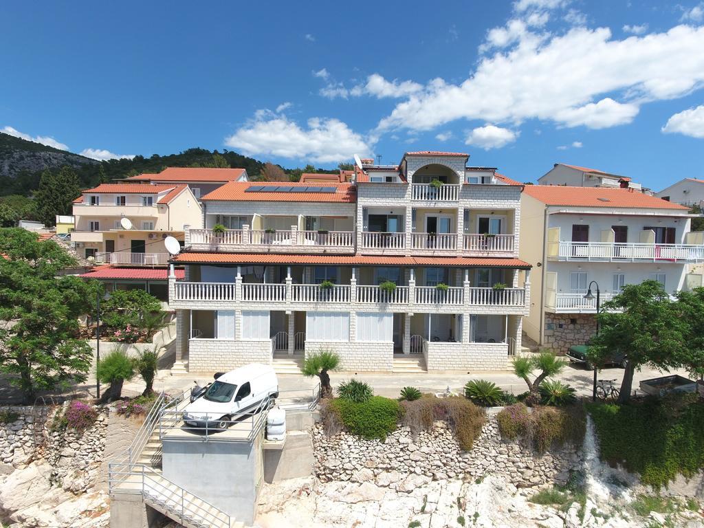 Superb Beachfront Luxury Seaview With Private Beach Milna  Buitenkant foto