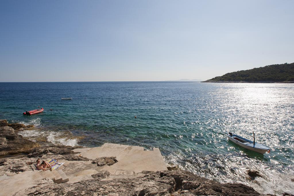 Superb Beachfront Luxury Seaview With Private Beach Milna  Buitenkant foto