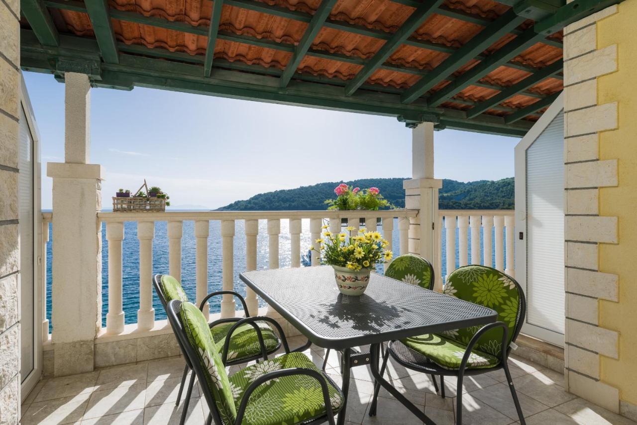 Superb Beachfront Luxury Seaview With Private Beach Milna  Buitenkant foto