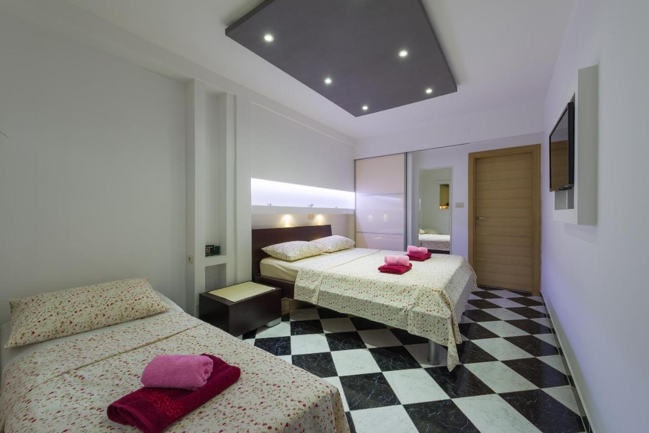 Superb Beachfront Luxury Seaview With Private Beach Milna  Buitenkant foto